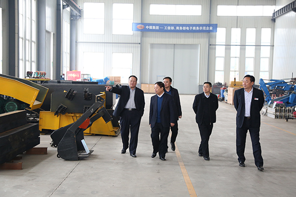 Warmly Welcome Xinjiang Corps Six Division Association Of Industry And Commerce Chairman Li To Visit China Coal Group