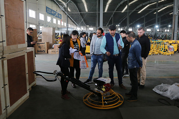 Warmly Welcomes UAE Merchants To Visit China Coal Group For Purchase Pavement Equipment