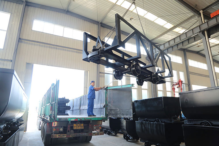 China Coal Group Sent A Batch Of Material Trucks And Flatbed Mine Cars To Shanxi Province