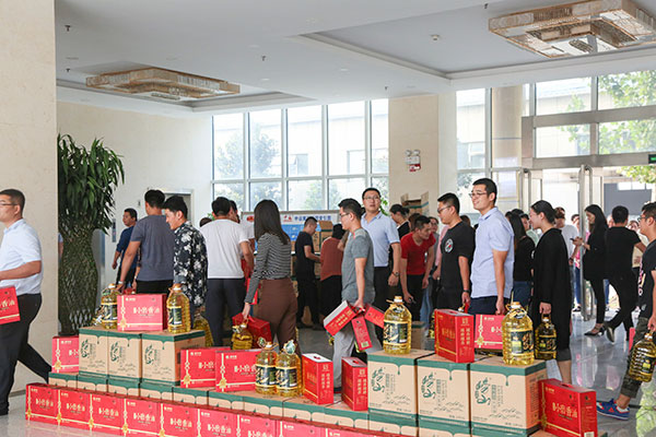 Happy Mid-Autumn Festival China Coal Group Distribute Welfare To All Employees