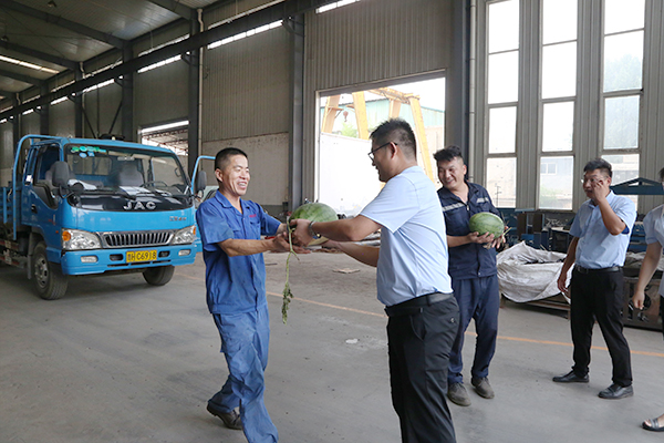 Shandong Tiandun Leaders Express Their Care To The Frontline Employees In Production Workshop