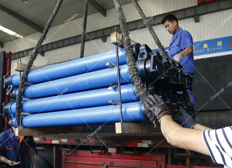 On September 16, a batch of mining hydraulic props were loaded into the intelligent manufacturing workshop of China Coal Group and will be sent to a mine in Jinzhong City, Shanxi Province. The hydraulic props equipment produced by our group has been highly praised by domestic and foreign customers since it was put into the market. Many merchants have make additional orders, which are very satisfied with the product quality.