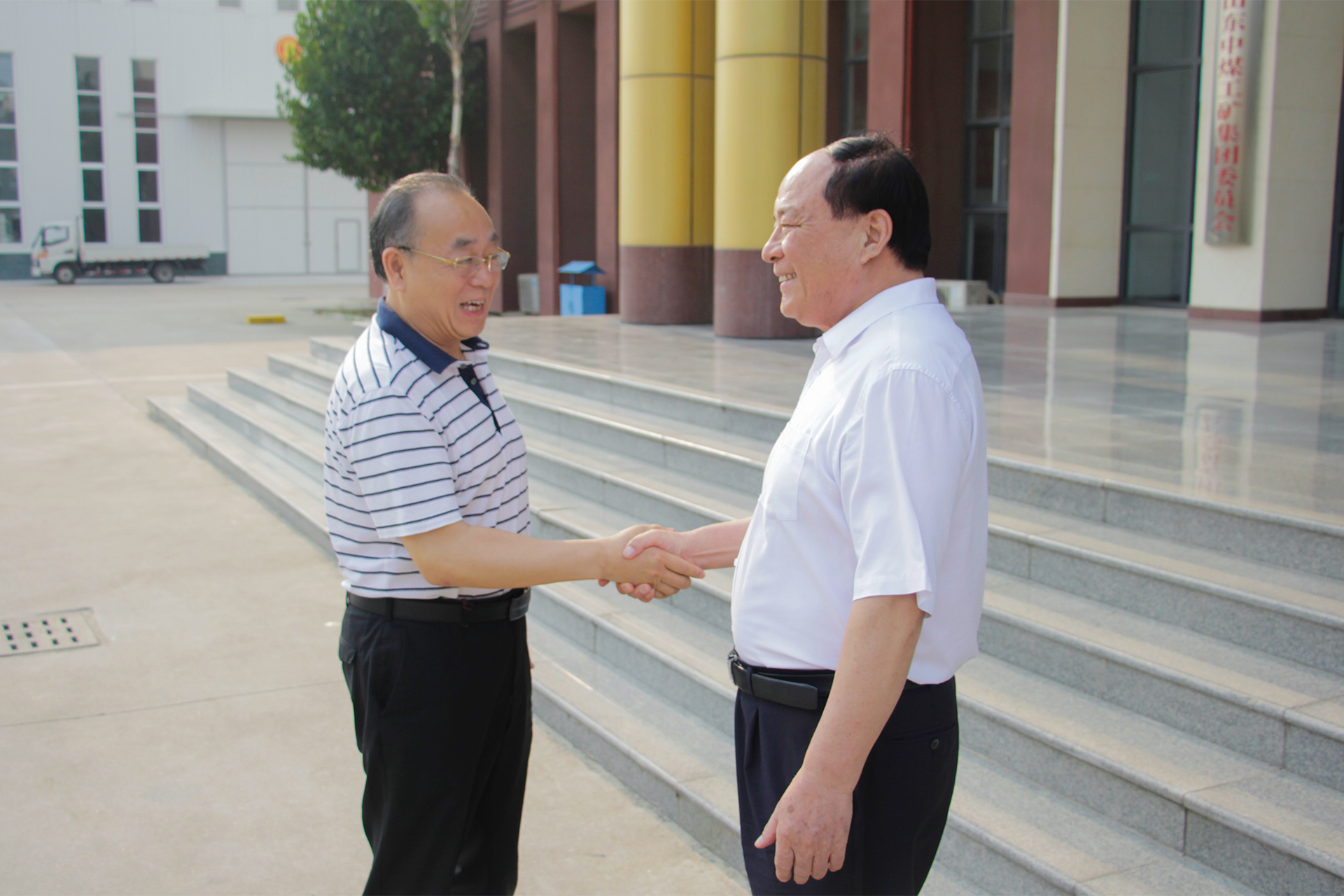 Warmly Welcome Zhu Songtao, Former Deputy Dean Of Jining University, And His Party To China Coal Group For Guidance