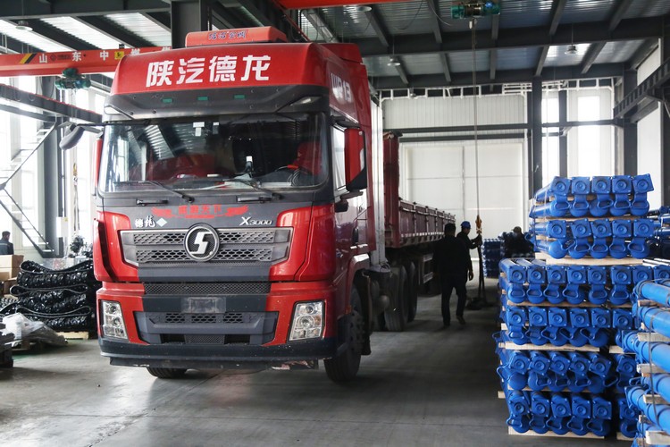 China Coal Group Sent Hydraulic Props To Xinjiang and Shanxi