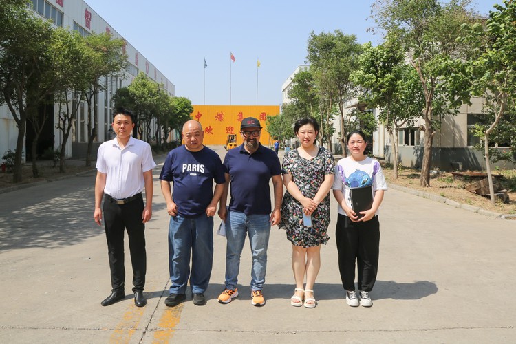 American Customers Visit China Coal Group To Purchase Construction Machinery Products