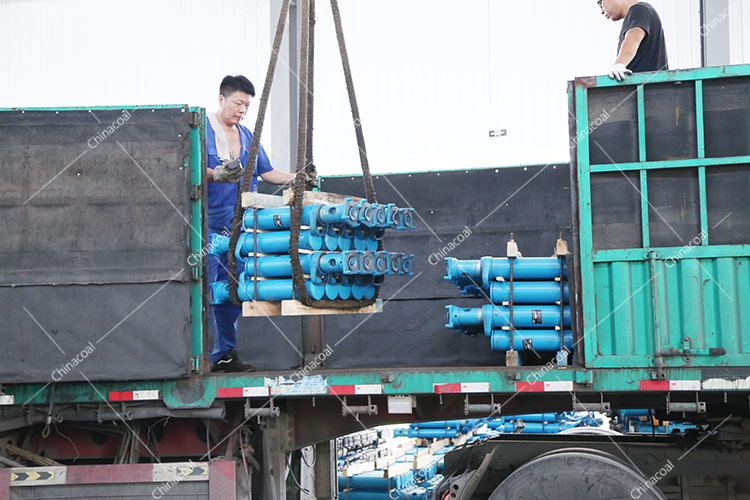 China Coal Group sent a batch of hydraulic props and flatbed Cars to two major mines in Shanxi and Jinzhong