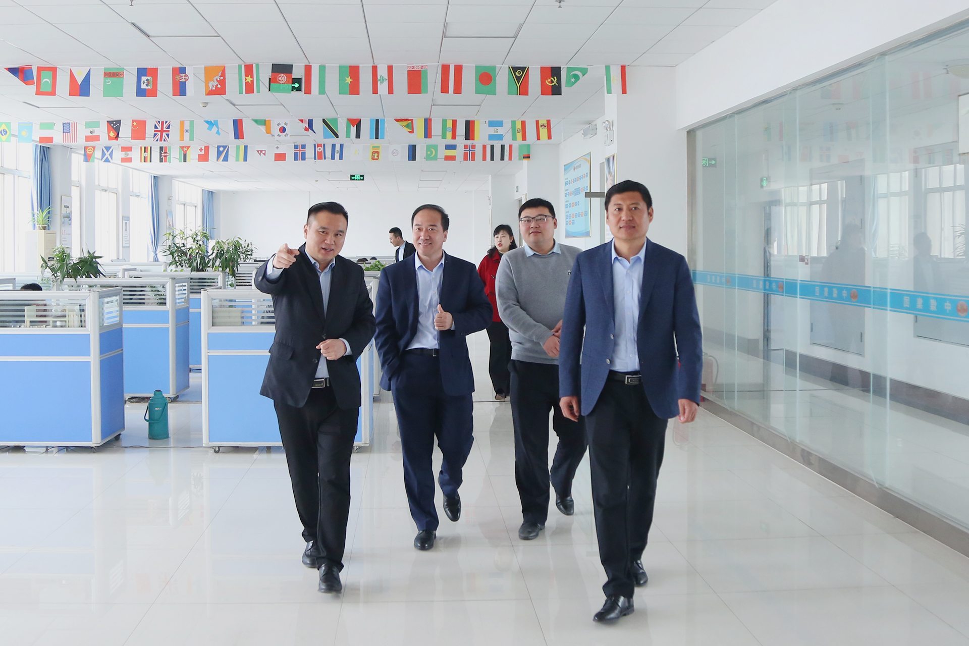 Warmly Welcome The Leaders Of Shandong High Speed Railway Construction Equipment Co., Ltd. To Visit China Coal Group