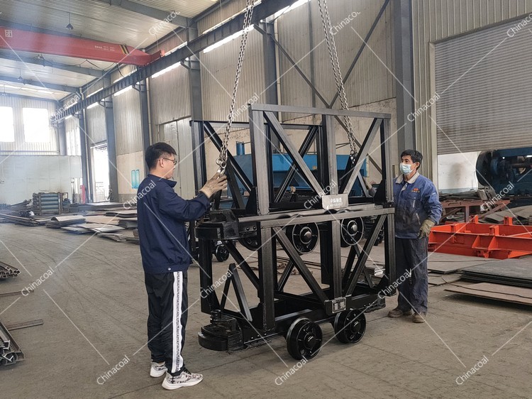 China Coal Group Sent A Batch Of Hydraulic Props, Mining Cars And Material Cars To The Three Provinces