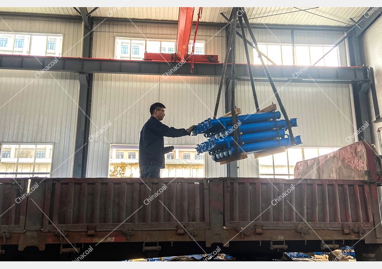 China Coal Group Sent A Batch Of Hydraulic Props And Accessories To Tianjin Port