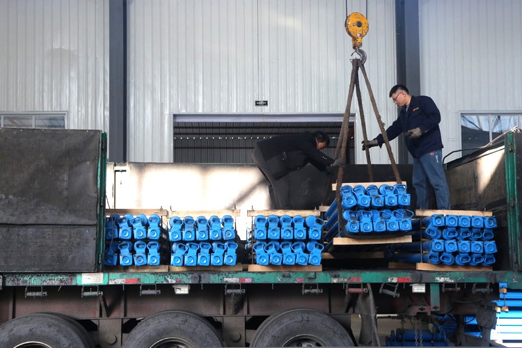 China Coal Group A Batch Hydraulic Prop, Mining Flatbed Cars Sent Separately Guizhou And Xinjiang