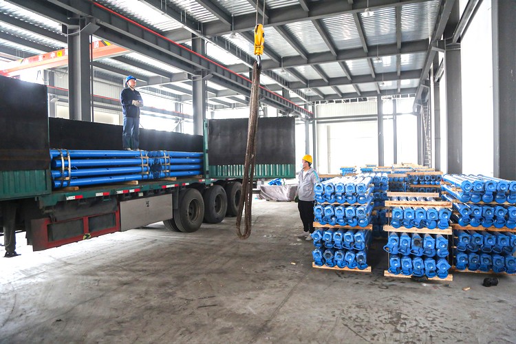 China Coal Group Sent A Batch Of Hydraulic Props To Yan'An, Shaanxi Province