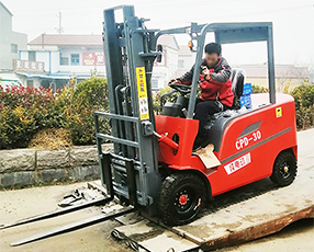 3T All-Electric Four-Wheel Battery Forklift Stacker