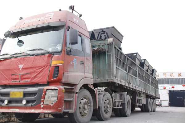 Bucket-tipping Mine Car of Shandong China Coal Was Selected as the Props of 