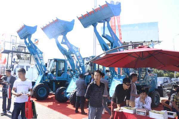 Large Machinery and Equipment of China Coal Group Unveiled on the 2015 National Construction Machinery Fair