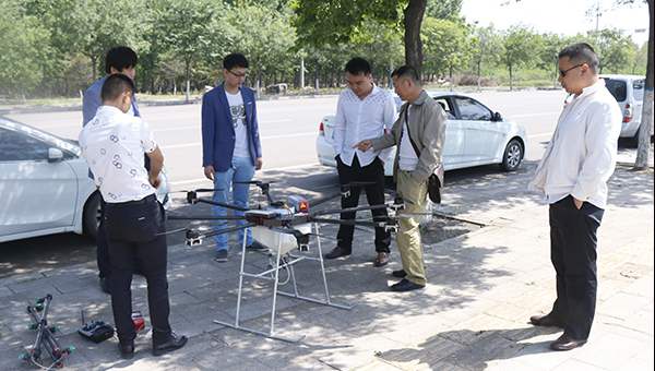 Warmly Welcome Heilongjiang Merchants to Visited China Coal Group for Purchasing Crop Sprayer UAV