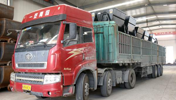 A Batch of  Bucket-tipping Mine Cars Sent to Tangshan City, Hebei Province