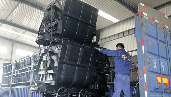 A Batch of New Model Bucket Tipping Mine Cars Sent to Chengde, Hebei Province