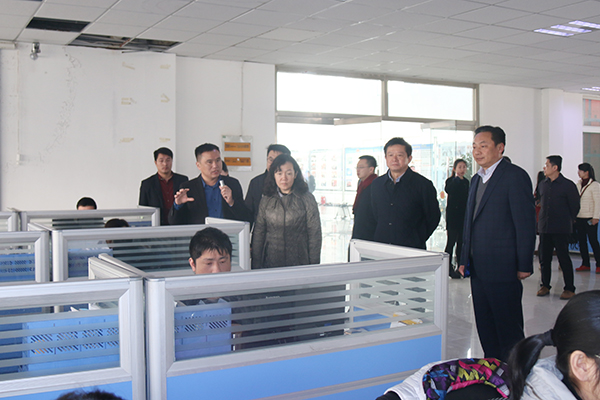 Warmly Welcome Shandong Office of China Banking Regulatory Commission Director General Chen Ying and Other Leaders to Visit China Coal Group Warmly Welcome Shandong Office of China Banking Regulatory Commission Director General Chen Ying and Other Leaders to Visit China Coal Group