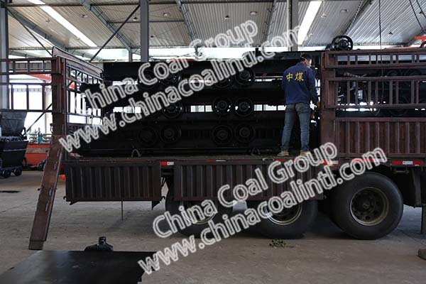 A Batch of Mining Flatbed Mine Cars Sent to Shaanxi