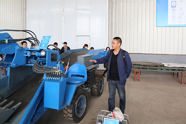 Warmly Welcome Mucking Machine Expert Manager Li Came To China Coal For Product Training