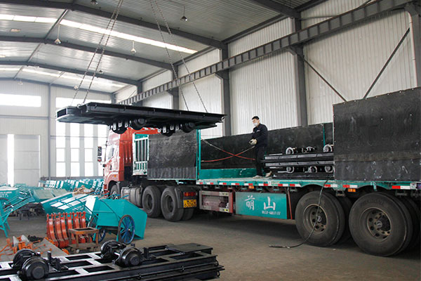 Mining Flatbed Mine Cars of China Coal Group Sent to Xinjiang