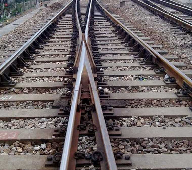 Railway Symmetric Track Switch