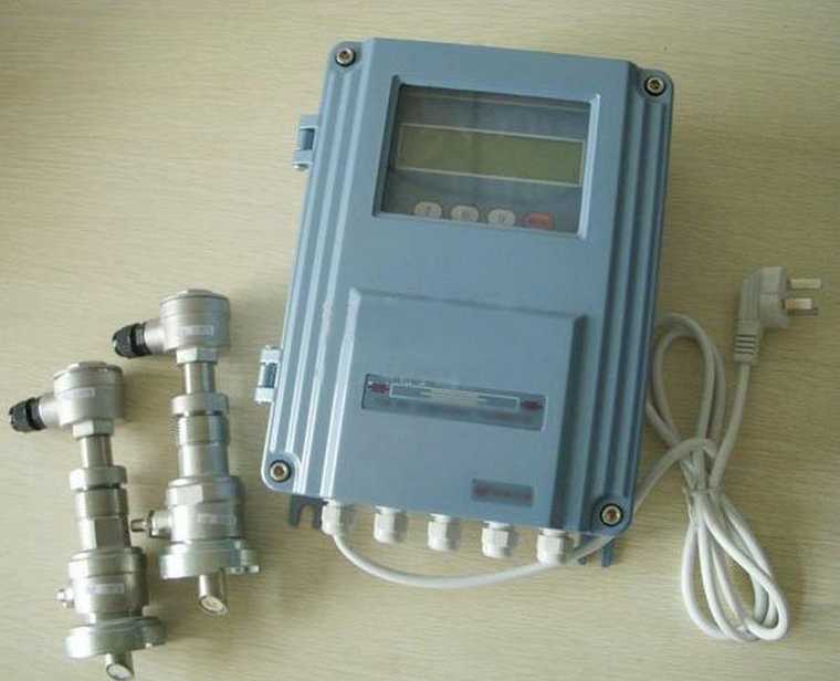 Wall hanging type ultrasonic flowmeter