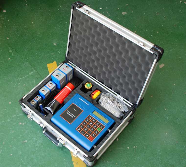 Portable ultrasonic flowmeter