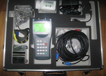 Hand-held ultrasonic flowmeter