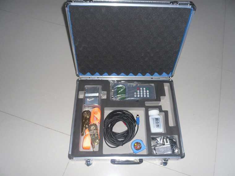 Hand-held ultrasonic flowmeter