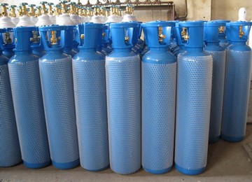 Compressed air bottles