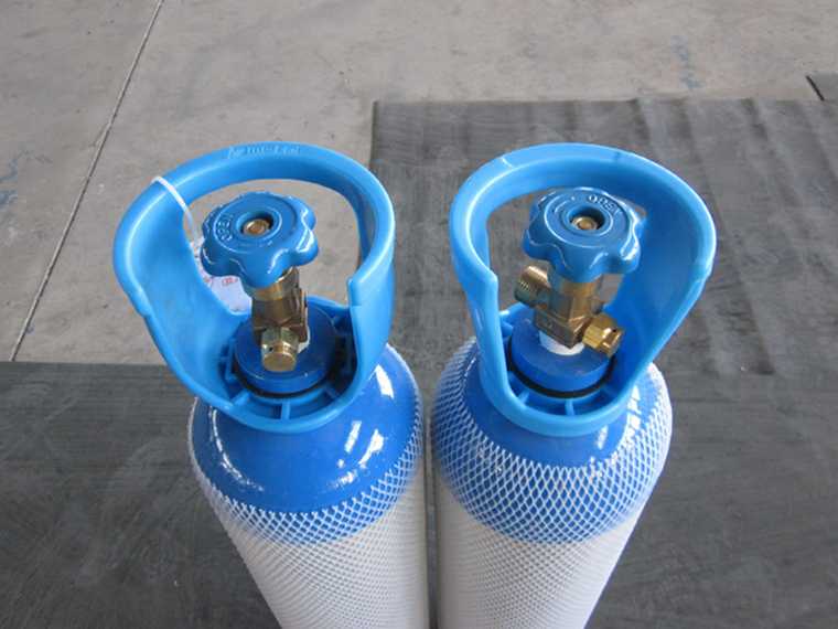 Compressed air bottles