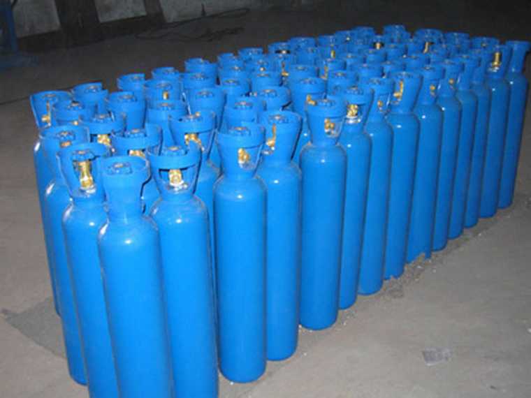 Compressed air bottles