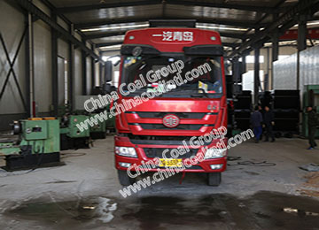 A Batch Of Bucket-tipping Mine Cars Of China Coal Group Were Sent To Shanxi Province