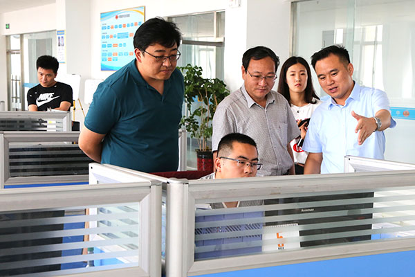 Warmly Welcome The Leaders Of Zaozhuang Science And Technology College To Visit China Coal Group