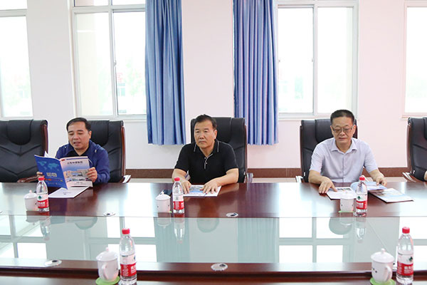 Warmly Welcome The Leaders Of the Ministry Of Industry And Information Technology And The Provincial Commission Of Economy And Information Technology To Visit China Coal Group Warmly Welcome The Leaders Of the Ministry Of Industry And Information Technology And The Provincial Commission Of Economy And Information Technology To Visit China Coal Group