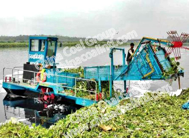 Semi-Automatic Cleaning Boat