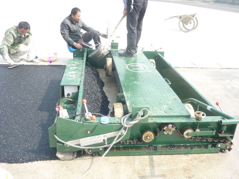 TPJ-2.5 Rubber Track Paver School Playground Runway Rubber Paver Machine