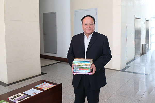 China Coal Group Hold A Donation Book Ceremony To Yingjisha County School