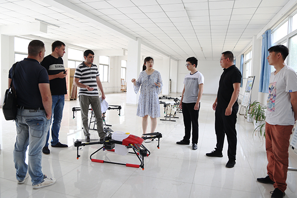 On June 12th, Ukrainian merchants visited China Coal Group,they  visit and inspect the procurement of agricultural plant protection drones. China Coal Group Cross-border E-commerce Company General Man