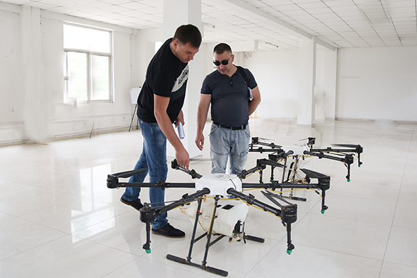 Warmly Welcome Ukrainian Merchants To Visit China Coal Group For Purchase Agriculture Drone