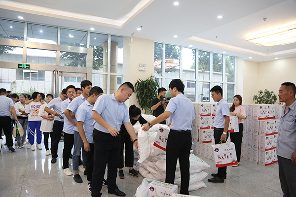 Shandong Tiandun Present Mid-Autumn Festival Benefits To All Employees