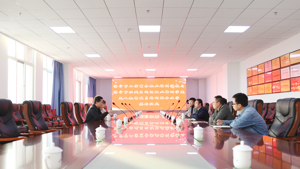 Jining Gongxin Business Training School And Canal Vocational College Held A Joint School Signing Ceremony