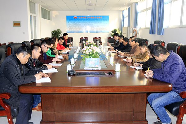 In order to better support Group's business development and quicken Group's global development steps,the preparatory meeting for establishing the foreign cooperation and exchange centre of Shandong China Coal Group was Held Ceremoniously in group's meeting room on the afternoon of February 27th,which marks our foreign cooperation and exchange centre formally entering its preparatory phase.China coal's Deputy General Managers ,Li Zhenbo,Fan Peigong,Xie Ticai, all division's managers and function and category heads attended the meeting.Group's Deputy General Manager,Fan Peigong presided the meeting.