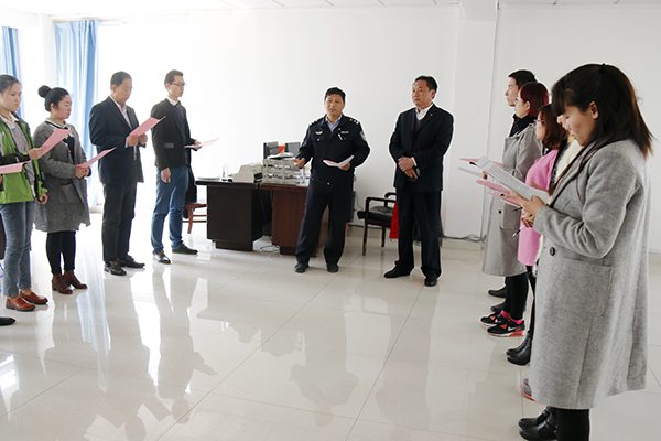 Warmly Welcome Director Xue of Sanjia Police Station of High-tech Zone Come to Publicize Network Fraud Prevention 
