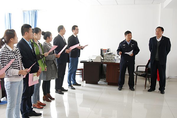 Warmly Welcome Director Xue of Sanjia Police Station of High-tech Zone Come to Publicize Network Fraud Prevention 