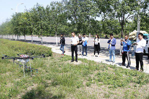 Warmly Welcome Merchants of Akesu Xinjiang to Visit China Coal Group for Purchase Agricultural UAV
