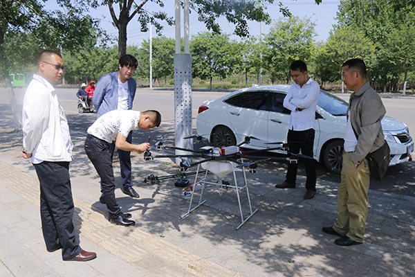 Warmly Welcome Heilongjiang Merchants to Visited China Coal Group for Purchasing Crop Sprayer UAV