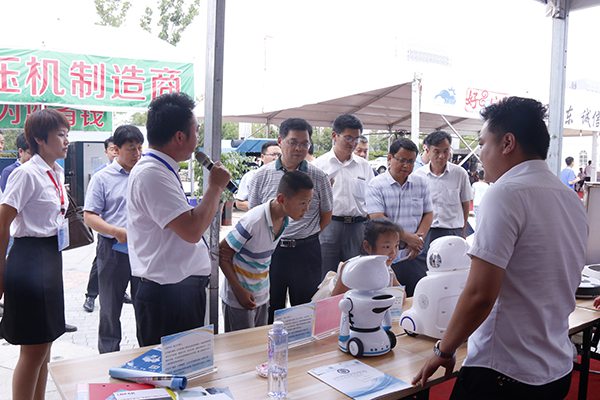 Warmly Welcome Municipal Science and Technology Bureau and Municipal Grain Bureau Leaders to Visit Group's Exhibition