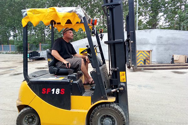 Warmly Welcome American Merchants Visited Our Group for Forklift